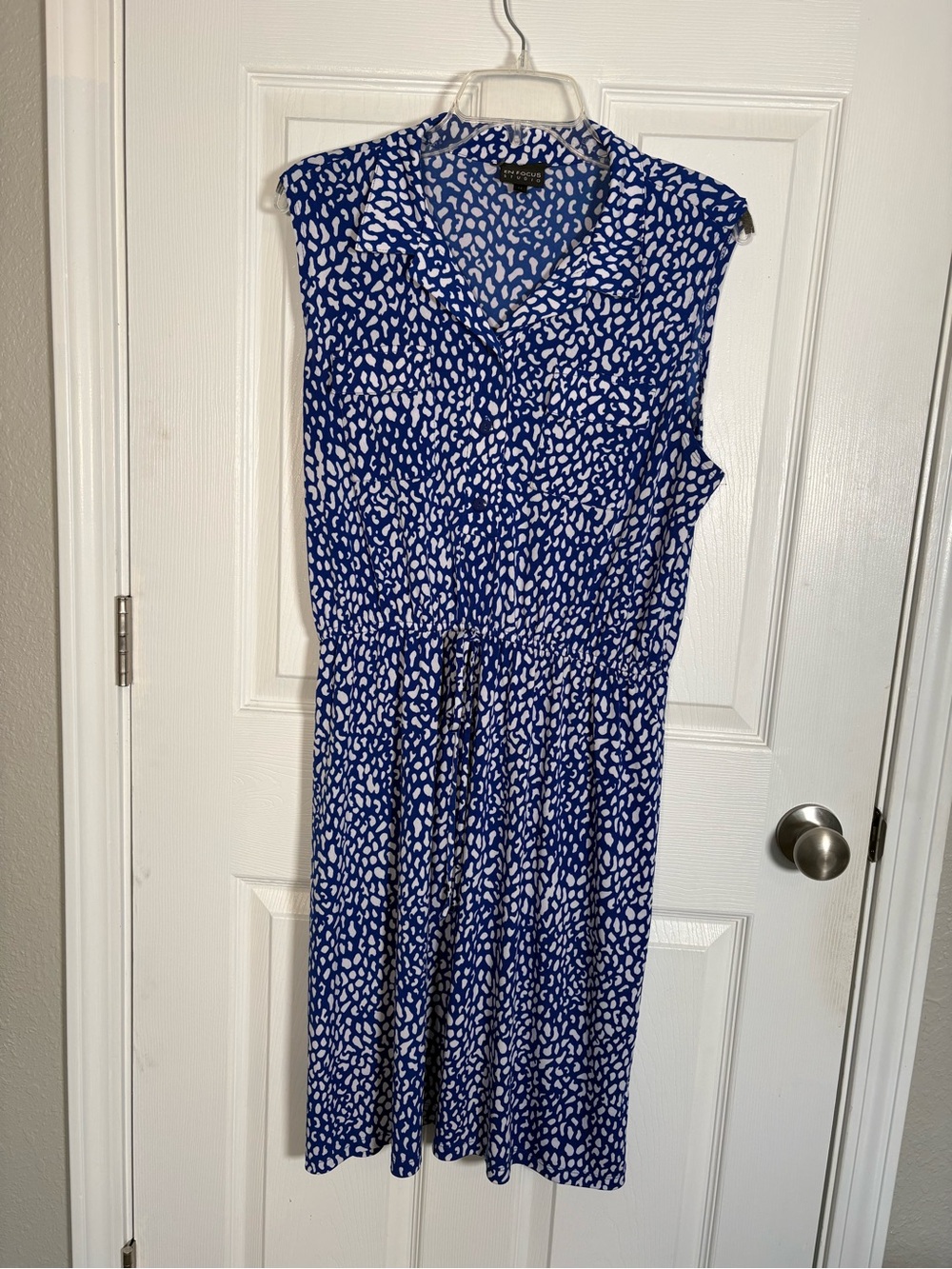 Sleeveless Blue and White Printed Elastic Waist Dress with Tie. Size 14